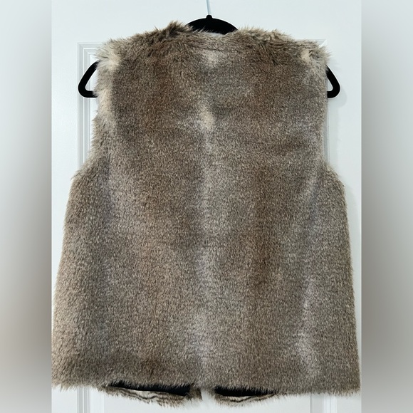 NWOT Talula Park Slope Faux Fur Vest (XS) - Picture 6 of 8